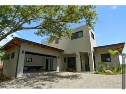 Beautiful 3-Bedroom Home with Rooftop and Pool and Jacuzzi