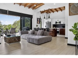 Beautiful 3-Bedroom Home with Rooftop and Pool and Jacuzzi