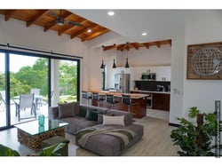 Beautiful 3-Bedroom Home with Rooftop and Pool and Jacuzzi